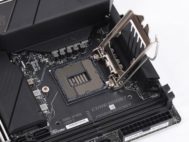 堅牢電源を搭載した”光らない”ハイエンドMini-ITXマザー、MSI「MEG