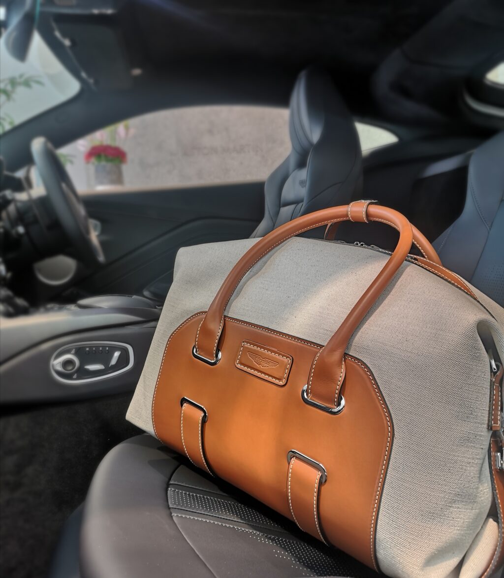 グッズ紹介 - アストンマーティン銀座 新車・中古車販売・買取