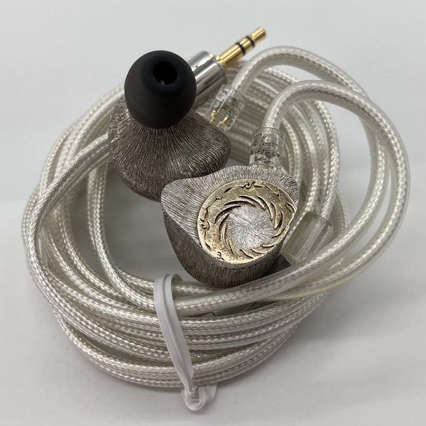 水月雨 (MOONDROP) 【中古】Solis 2【秋葉原】 – e☆イヤホン