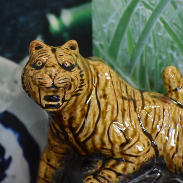 秋鹿 信楽焼 干支徳利 壬虎 1.8L｜大阪 能勢の地酒、秋鹿を中心に