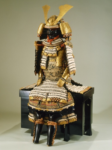 揺ぎ札白綾威鎧 兜・大袖・小具足付 | | 収蔵品詳細 | 作品を知る