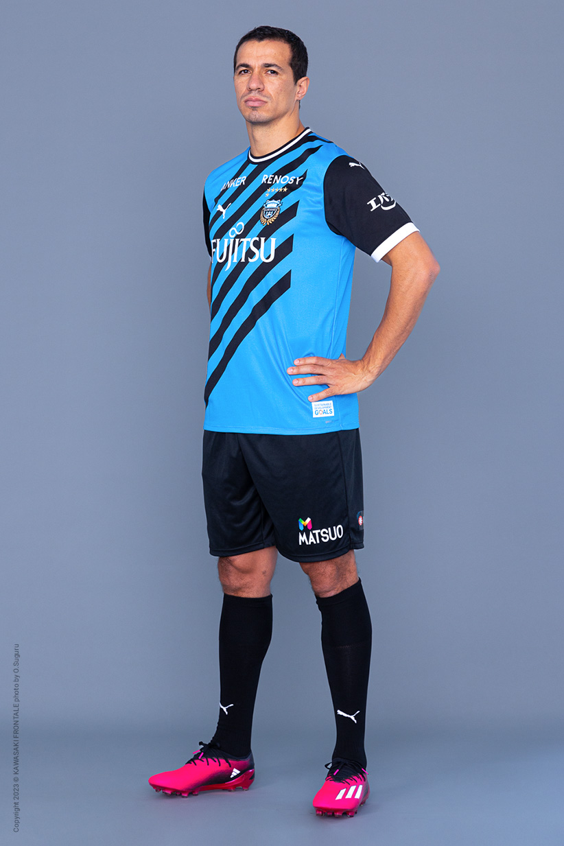 FW9/レアンドロ ダミアン選手 | 選手・スタッフプロフィール2023