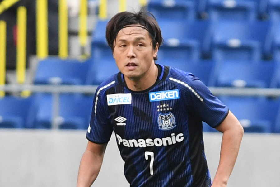 ベテランMF遠藤保仁、「メロメロ」写真10枚をJリーグ公開…「スーツ男子