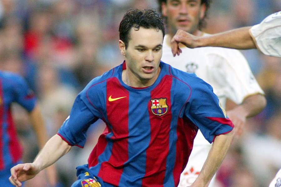 イニエスタ、15年前の初タイトル獲得の瞬間を回顧 背番号24ショットに