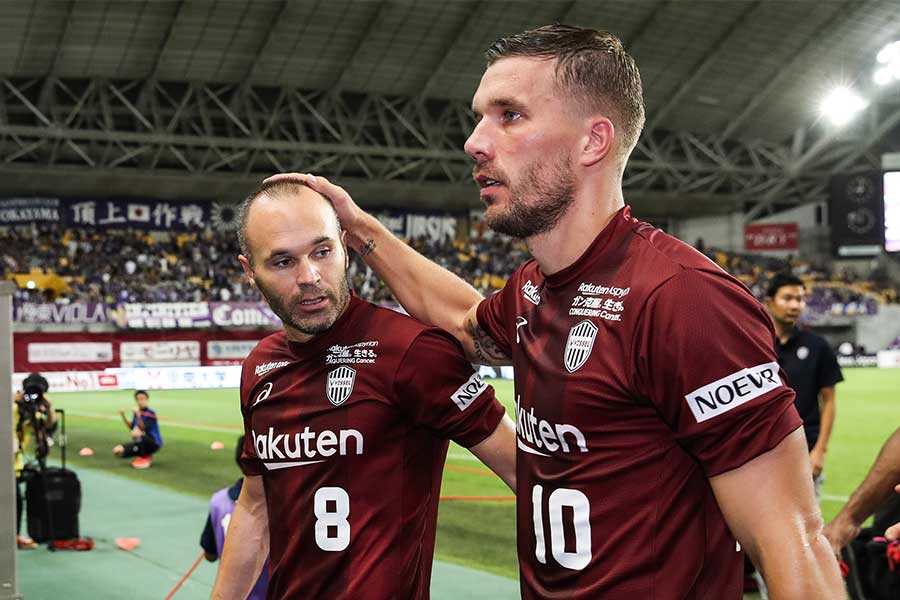 イニエスタ、元神戸ポドルスキの38歳誕生日を祝福 名手同士の友情に