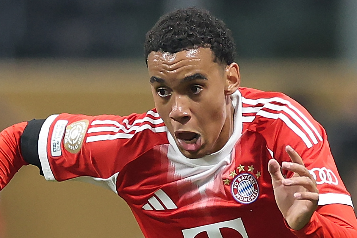 手荒い歓迎！ バイエルン・ミュンヘンMFがついに練習へ復帰！ 伊藤洋輝