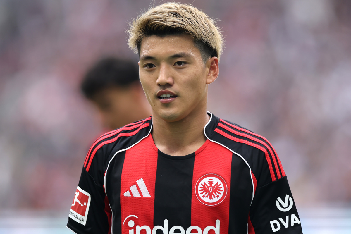 サッカー日本代表MF堂安律所属のフランクフルト、CL専用のユニフォーム