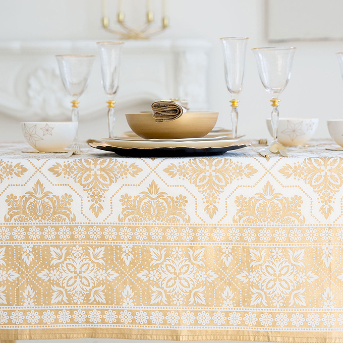 ZARA HOMEでクリスマスの食卓を楽しく - テーブルクロスやグラスなど