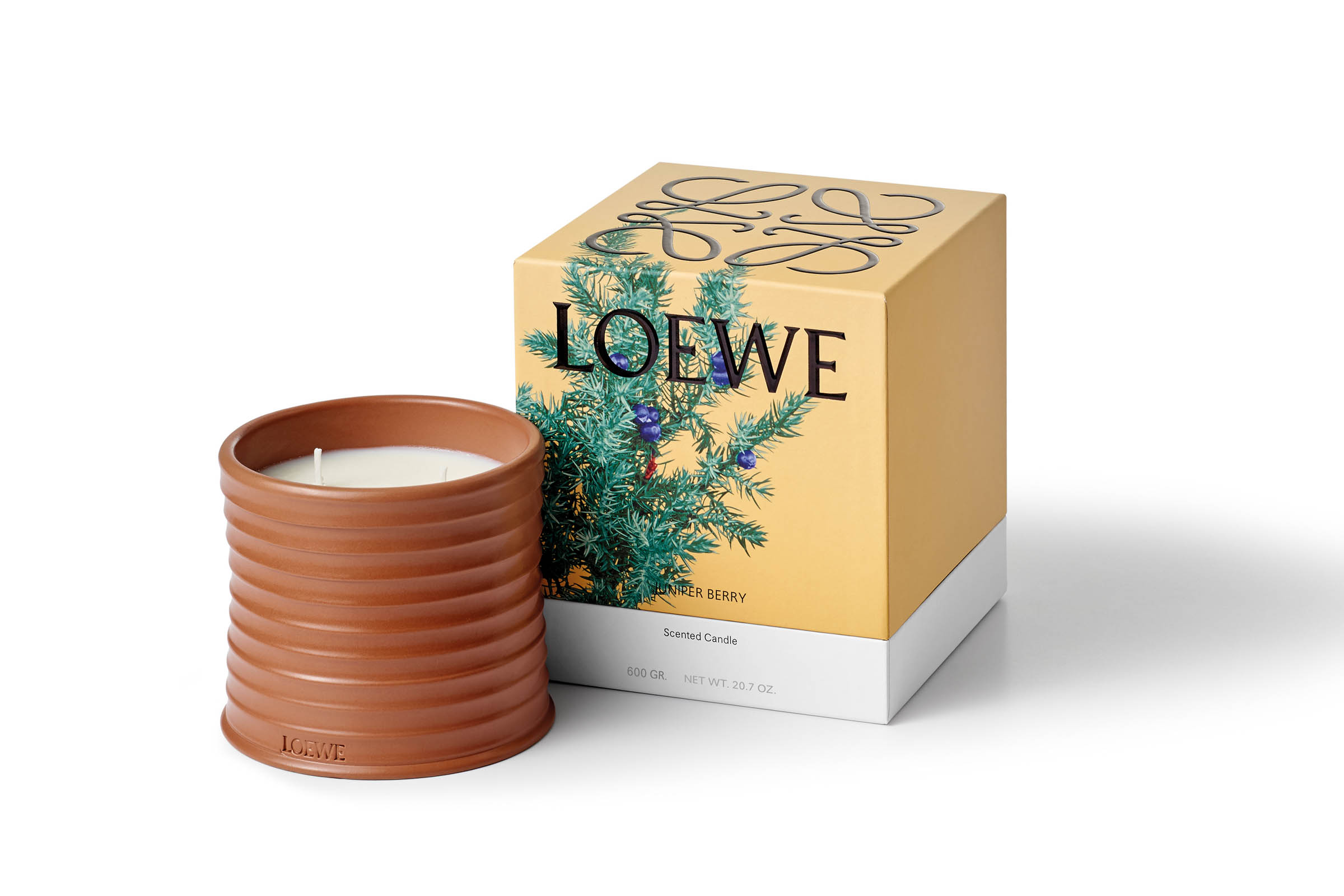 ロエベ」初のキャンドルやホームフレグランスが発売、ジュニパーベリー