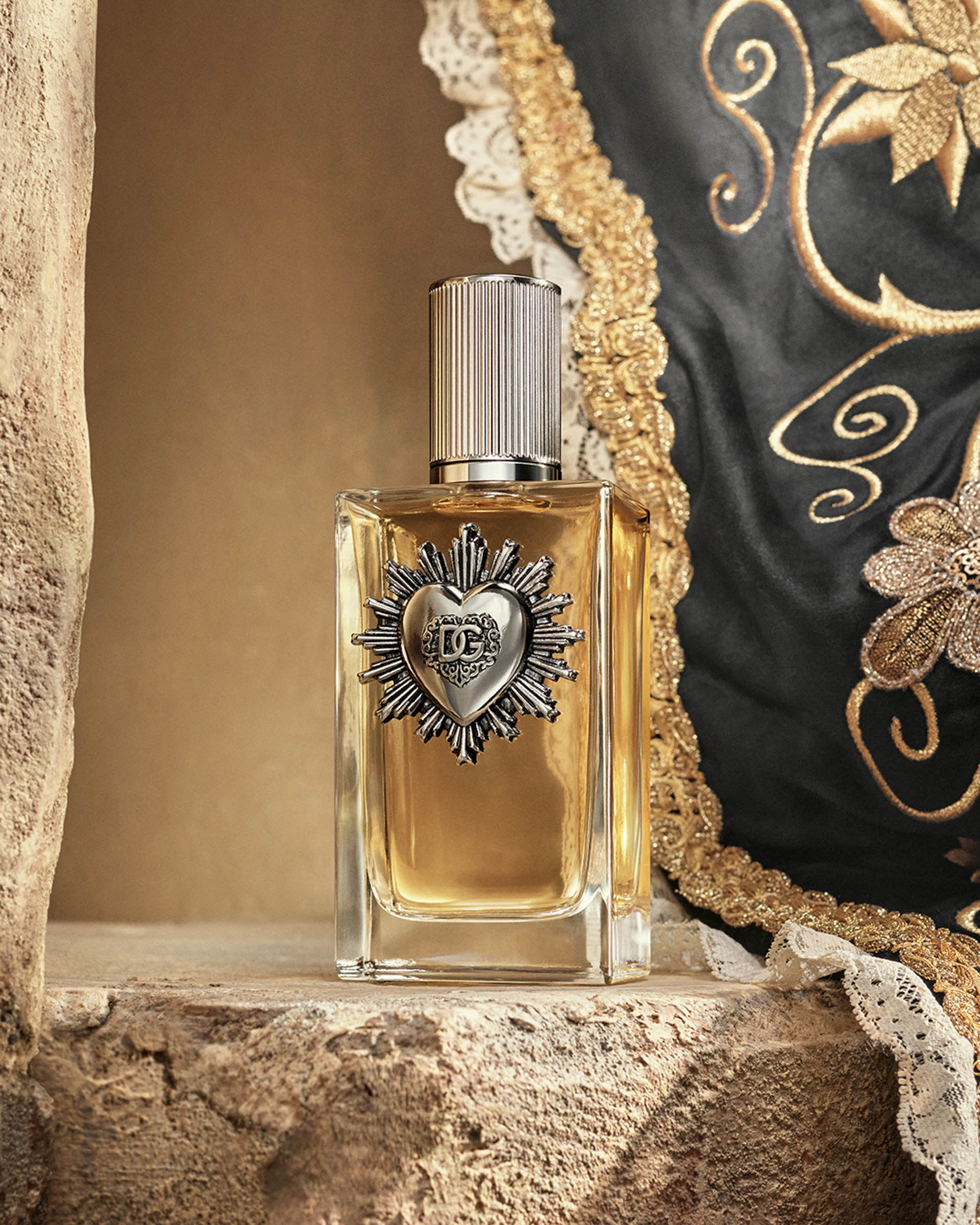 ドルチェ＆ガッバーナ」から新作フレグランス ブランド初のグルマン調