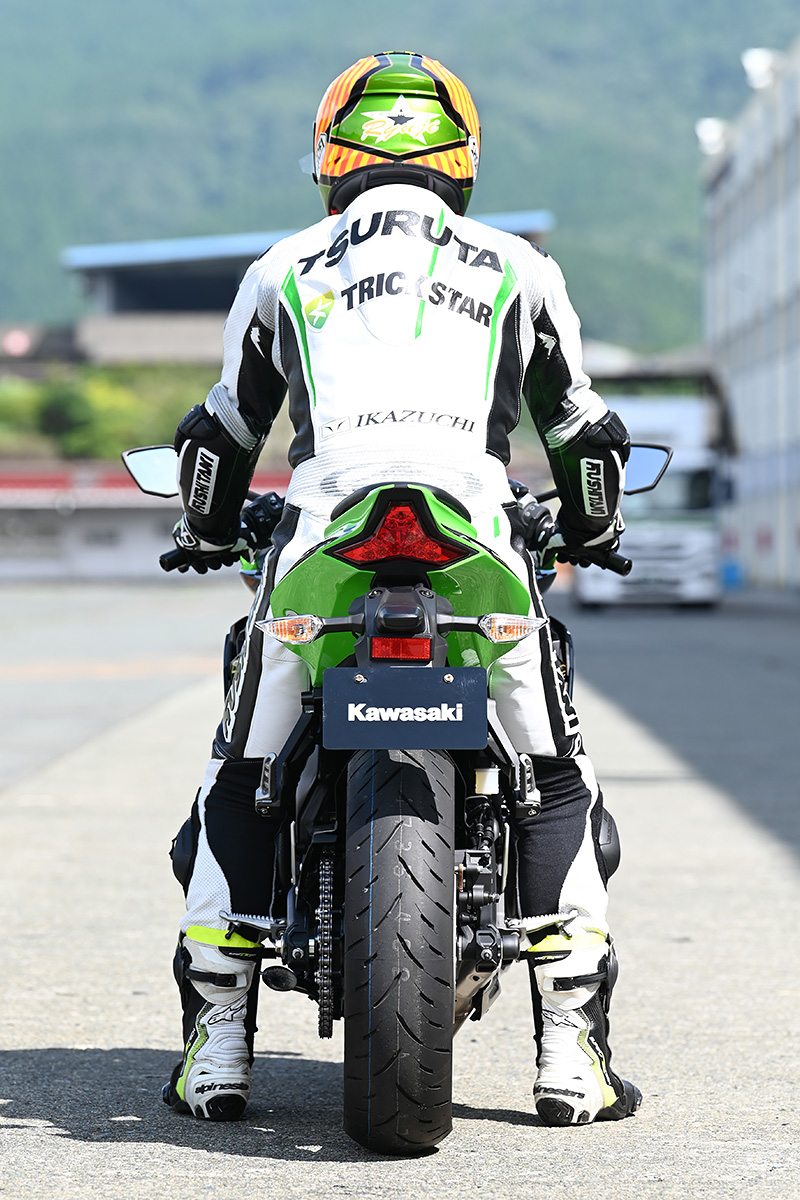 トリックスター・鶴田氏が斬る!! Ninja ZX-25Rインプレッション | 試乗