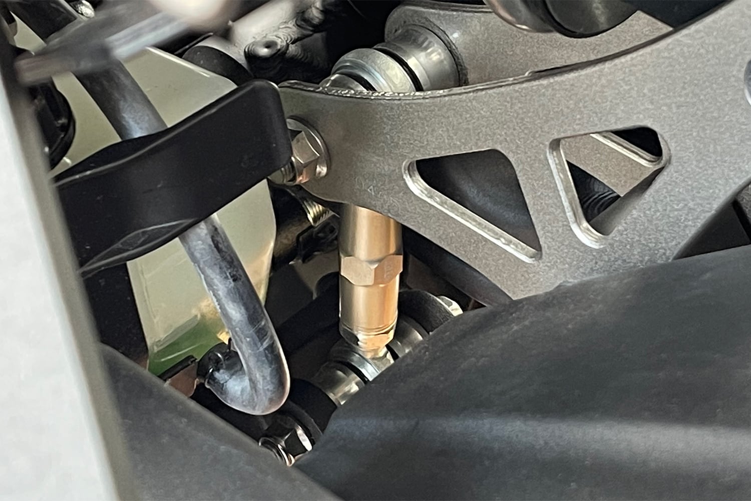 AELLAからNinja 1000SX用車高調整用リンクロッドが発売 | パーツ