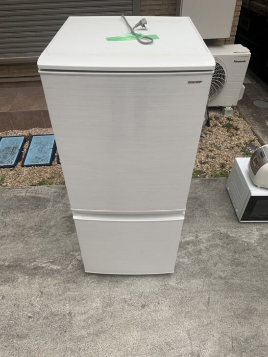 新宿区へ出張し、シャープ 2ドア冷蔵庫 SJ-D14D-W 2018年製を無料引取