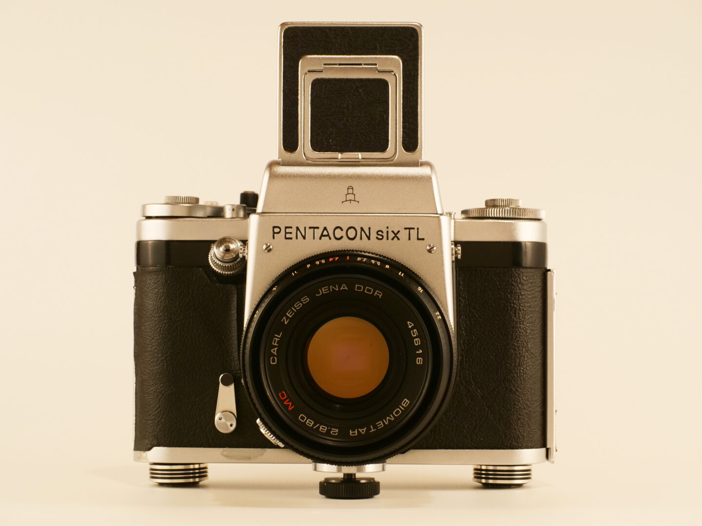 映画の中の、あのカメラ｜12 大理石の男(1977) ペンタコンsix TL | ShaSha