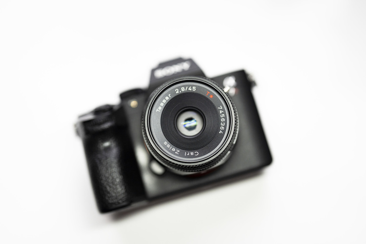 オールドレンズ】鷹の目と呼ばれる「Carl Zeiss Tessar T* 45mm F2.8