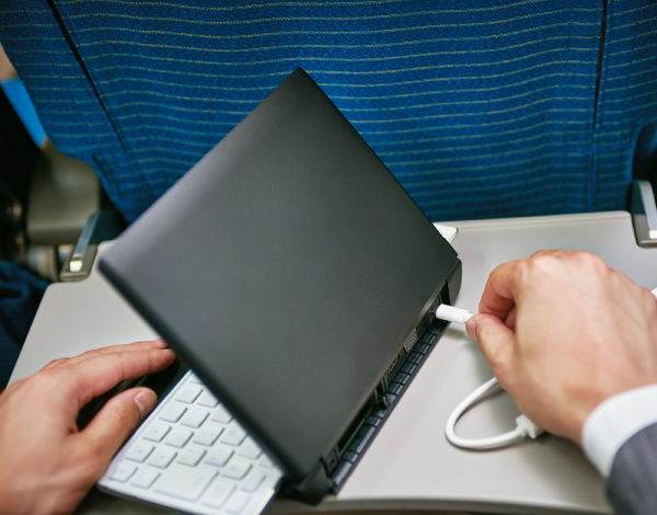 フルサイズをコンパクトに、たためるパソコン「ポータブック