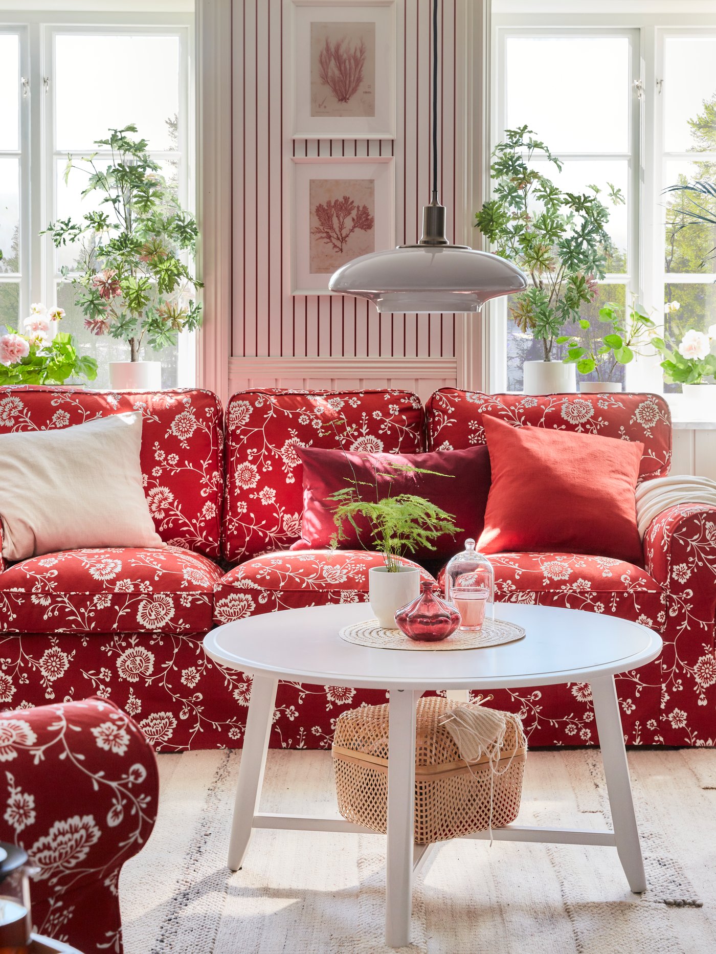 手ごろな価格の模様替えで、ノスタルジックなリビングルームを実現