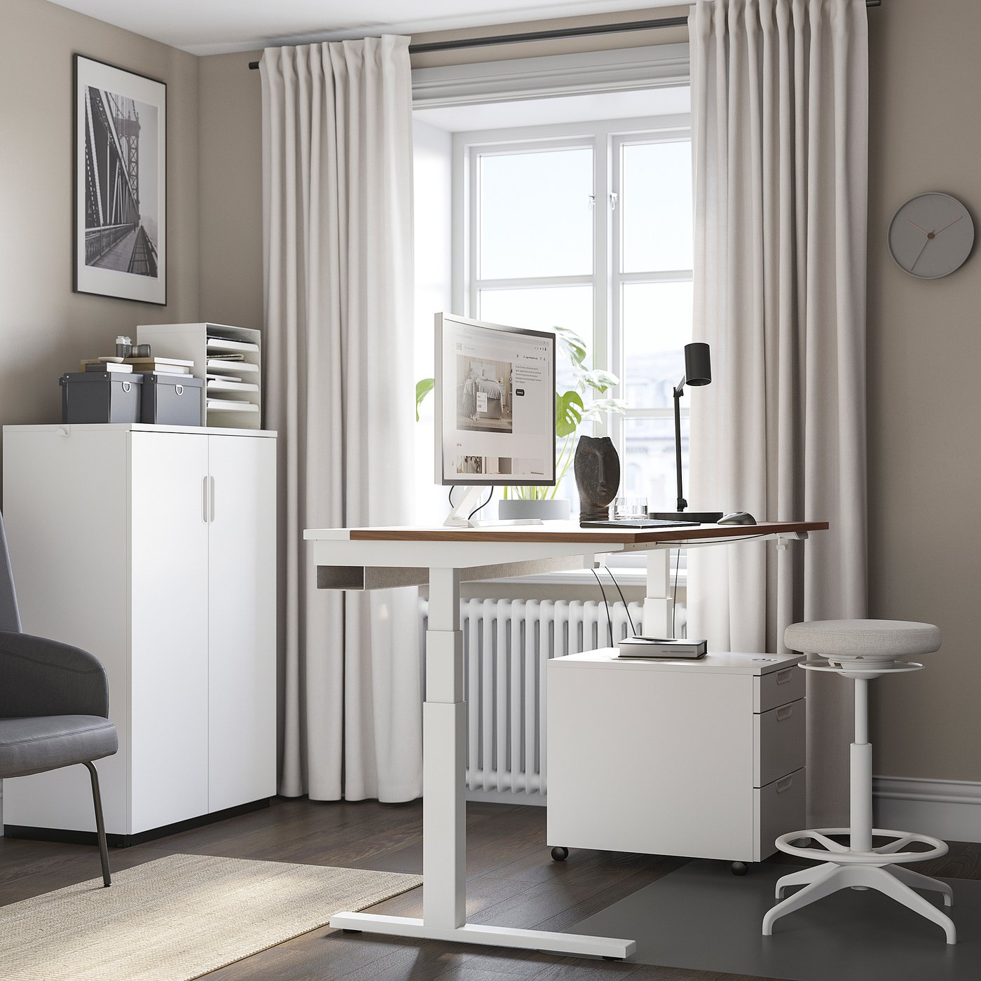 MITTZON ミッツォーン デスク 昇降式, 100V ウォールナット材突き板