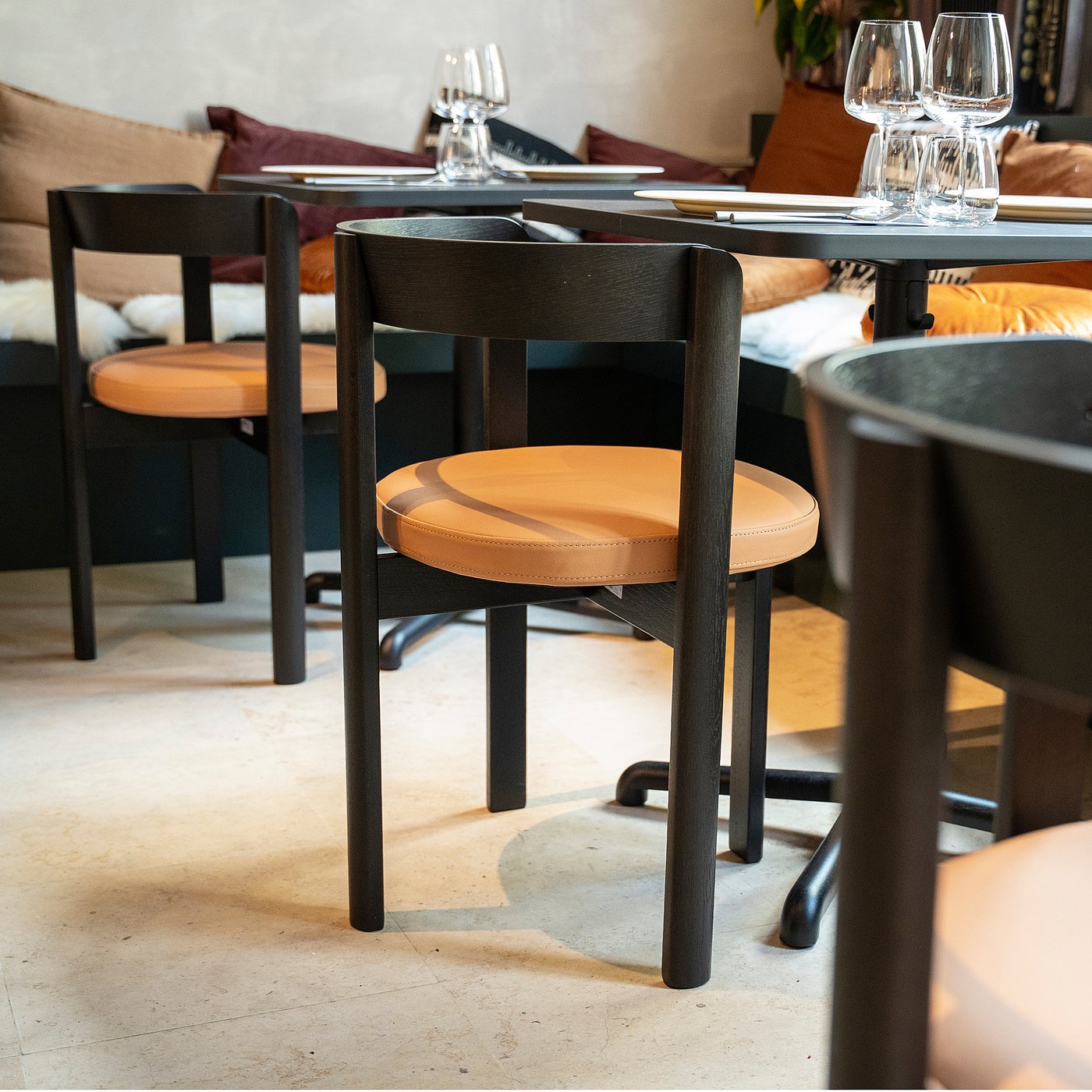 STENSELE ステーンセレ テーブル, チャコール/チャコール, 70x70 cm - IKEA