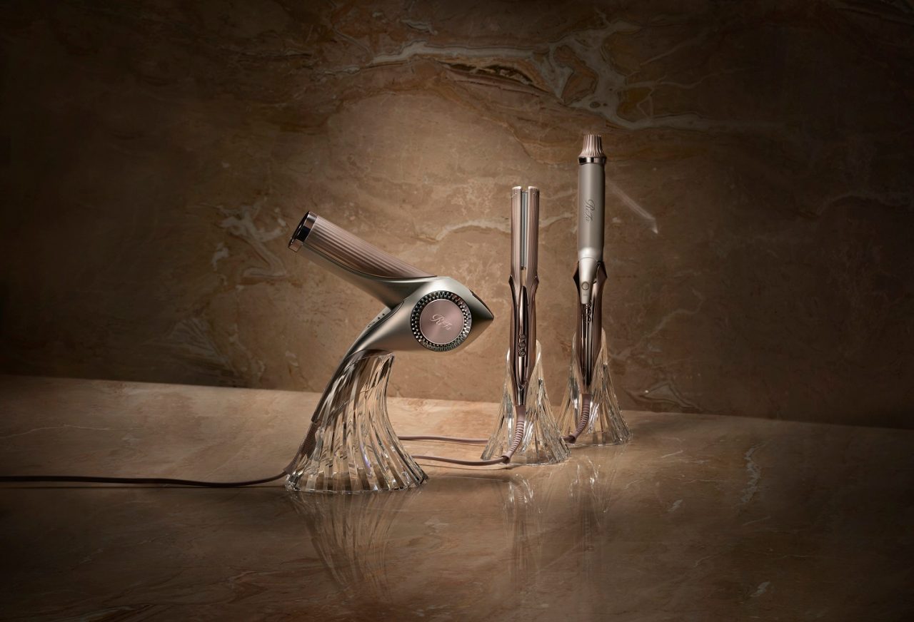 リファ＞シャンパングレージュの輝きが魅力的なドライヤー＆ヘア