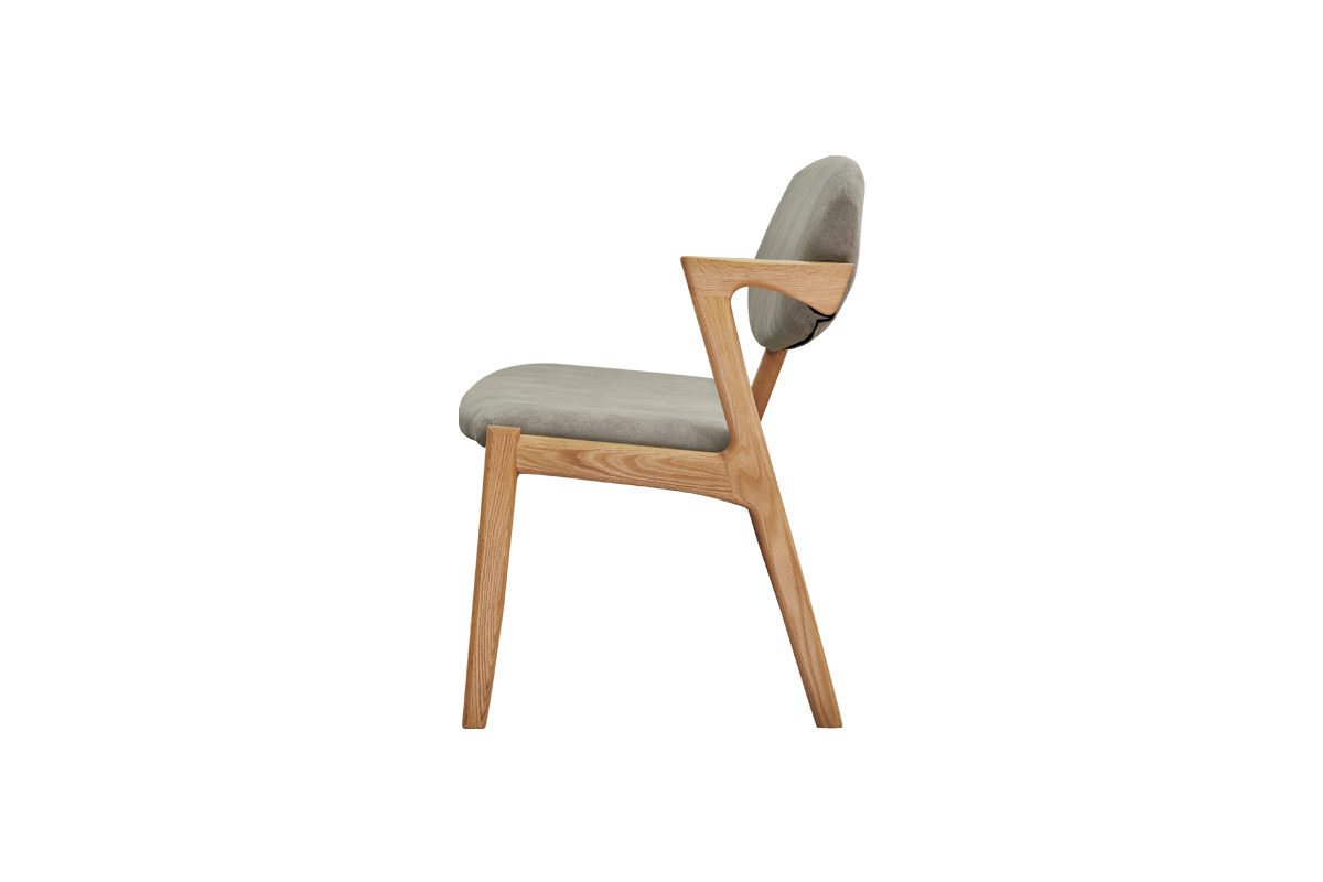 出入りしやすい機能的な肘形状｜No.8200ダイニングチェア｜製品一覧