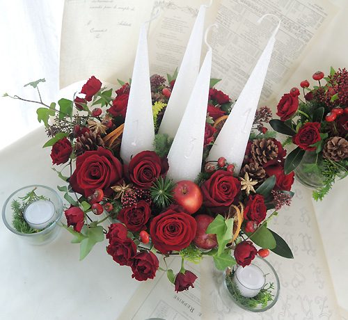 アドベントキャンドルのクリスマスアレンジ - はなどんやマガジン
