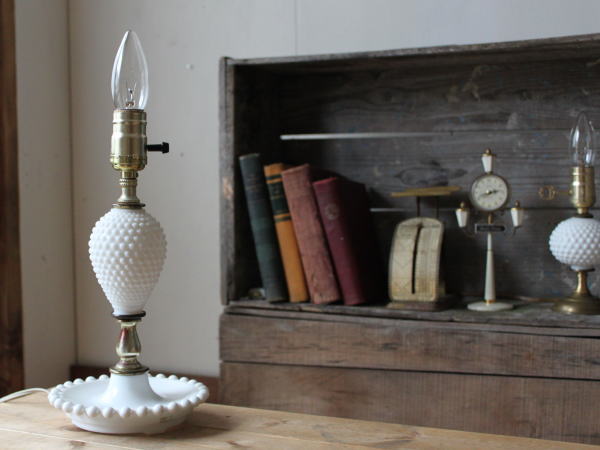 USAアメリカンヴィンテージミルクガラス製ホブネイルテーブルライト