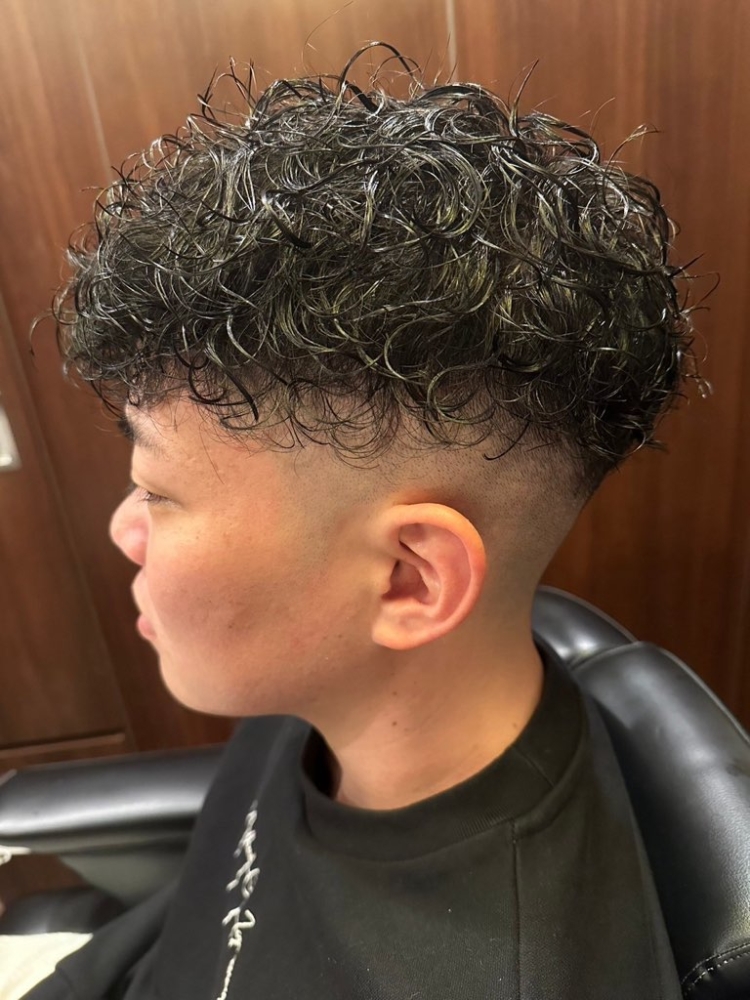 ツーブロックビジネスショートフェードスパイラルツイストパーマ｜ヘア