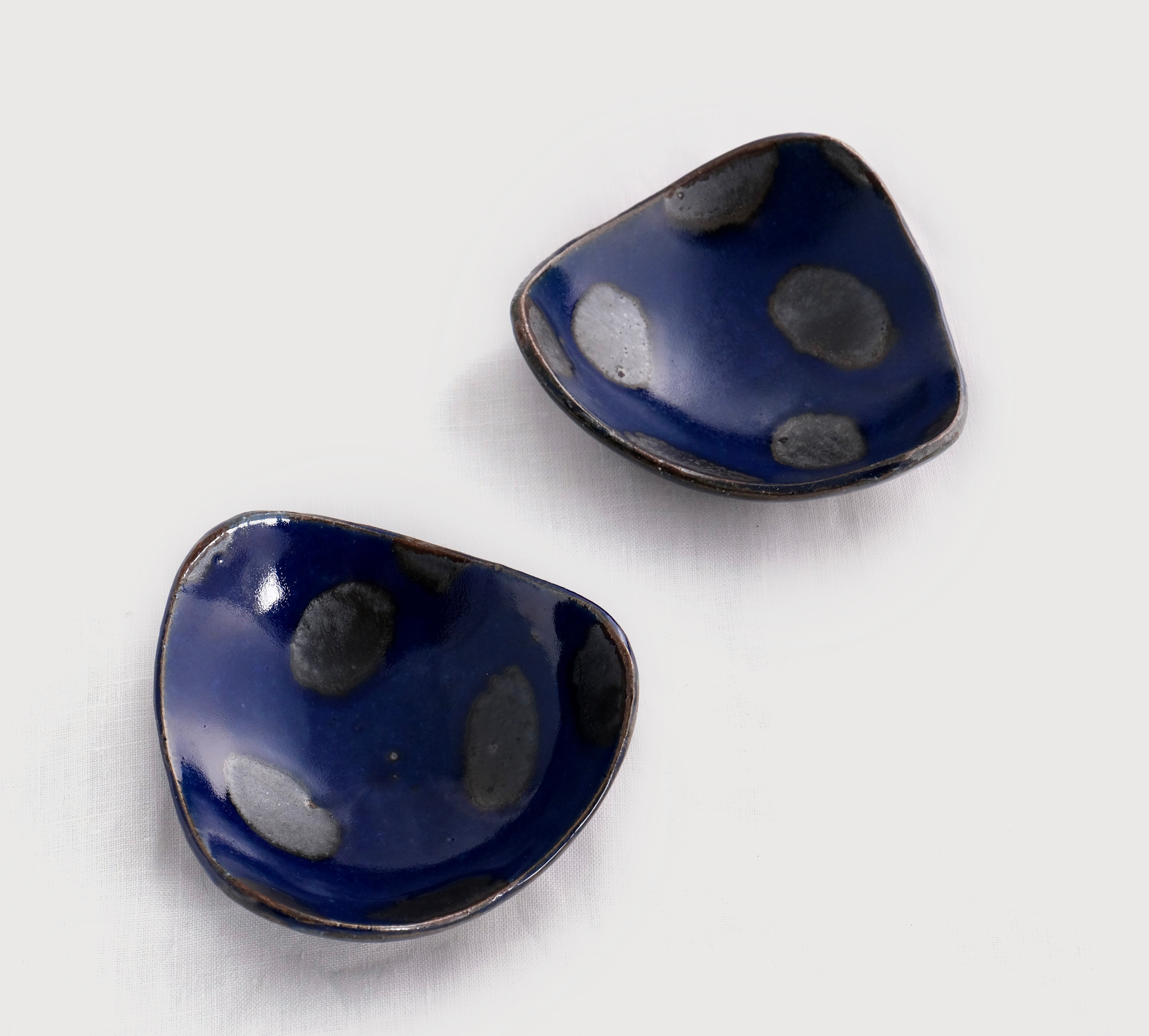 豆皿｜小皿｜三角｜青｜ブルー｜黒｜器｜モダン｜倉前幸徳｜Kohtoku