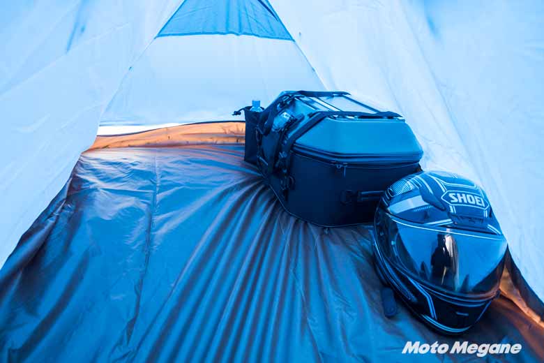 ワークマンのバイク用テント「ミシックツーリングテントAG」設営して