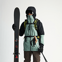 バックカントリーや雪山で違いを生むテクニカルなスノーウェア