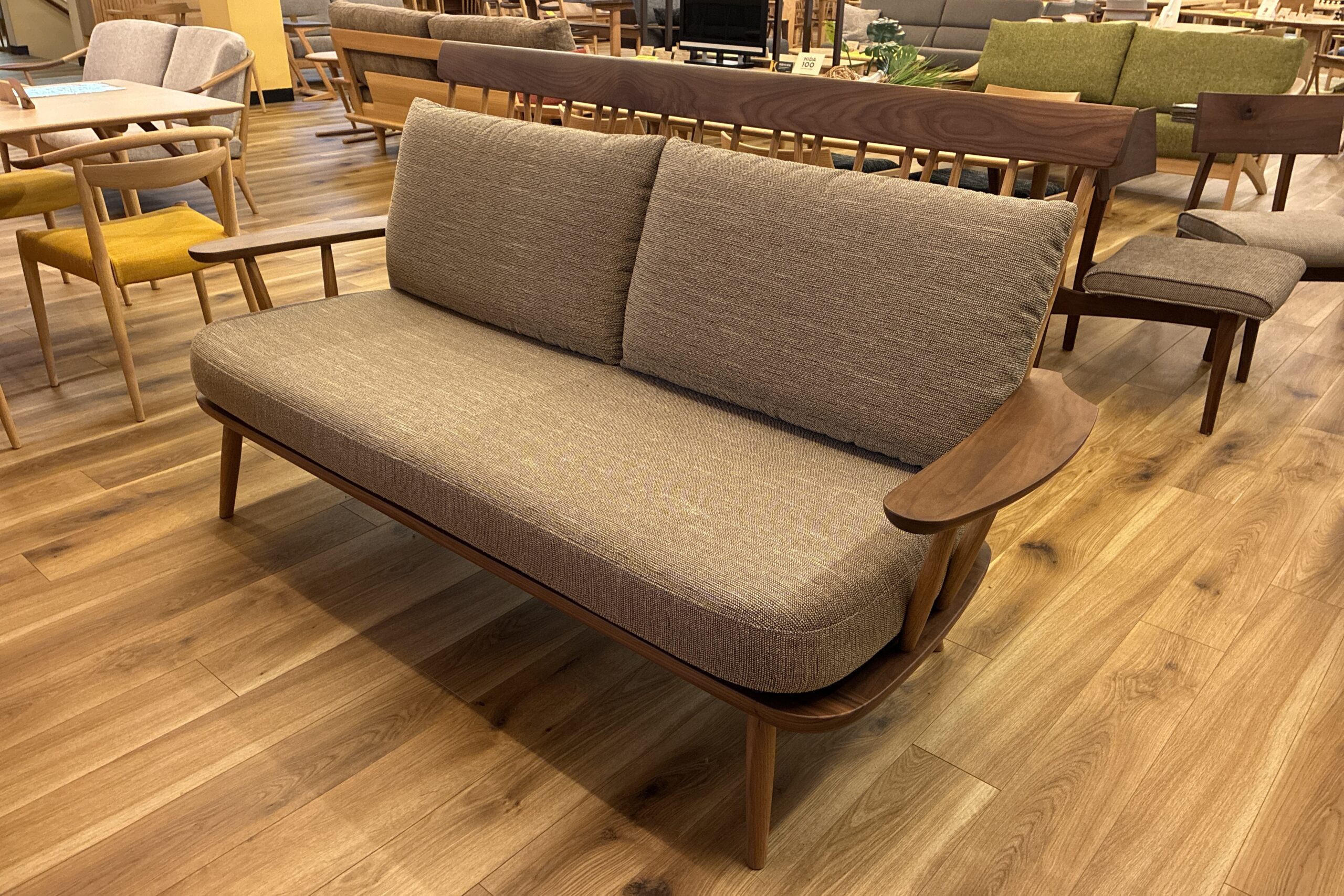 飛騨産業「NEWMCKINLEY（ニューマッキンレイ）」 3Pソファ – 木匠舘