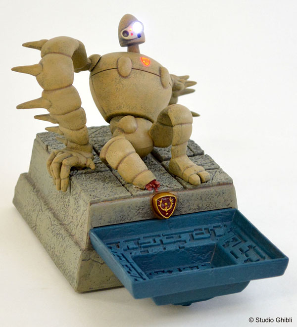 バルス！と唱えると本当に光る「飛行石」ペンダントが登場。7月には