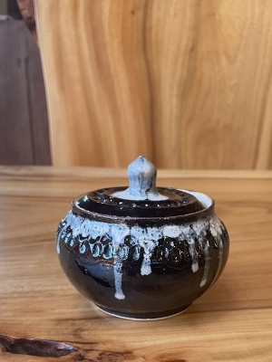 陶器 壺蓋付き 黒 一枚板テーブル・無垢材家具の祭り屋