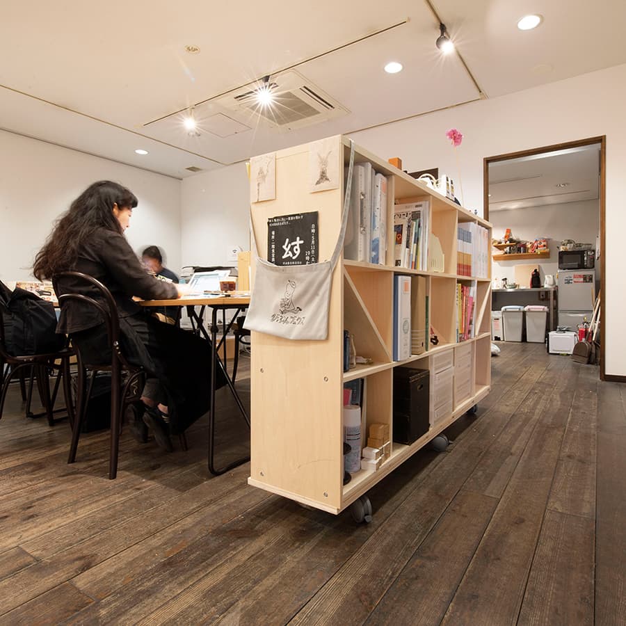 キャスター付き本棚 可動棚|本棚の通販はマルゲリータ