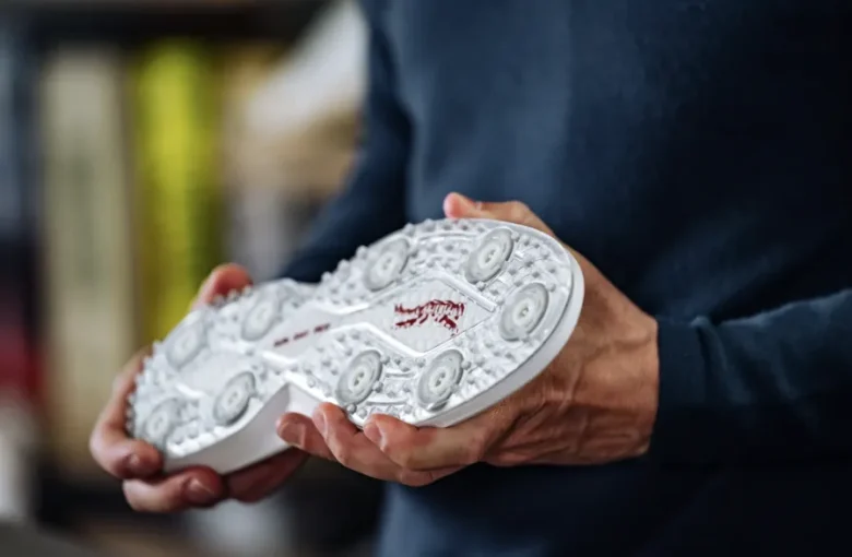 タイガー着用『サンデーレッド Pioneer Cypress シューズ』が購入可能