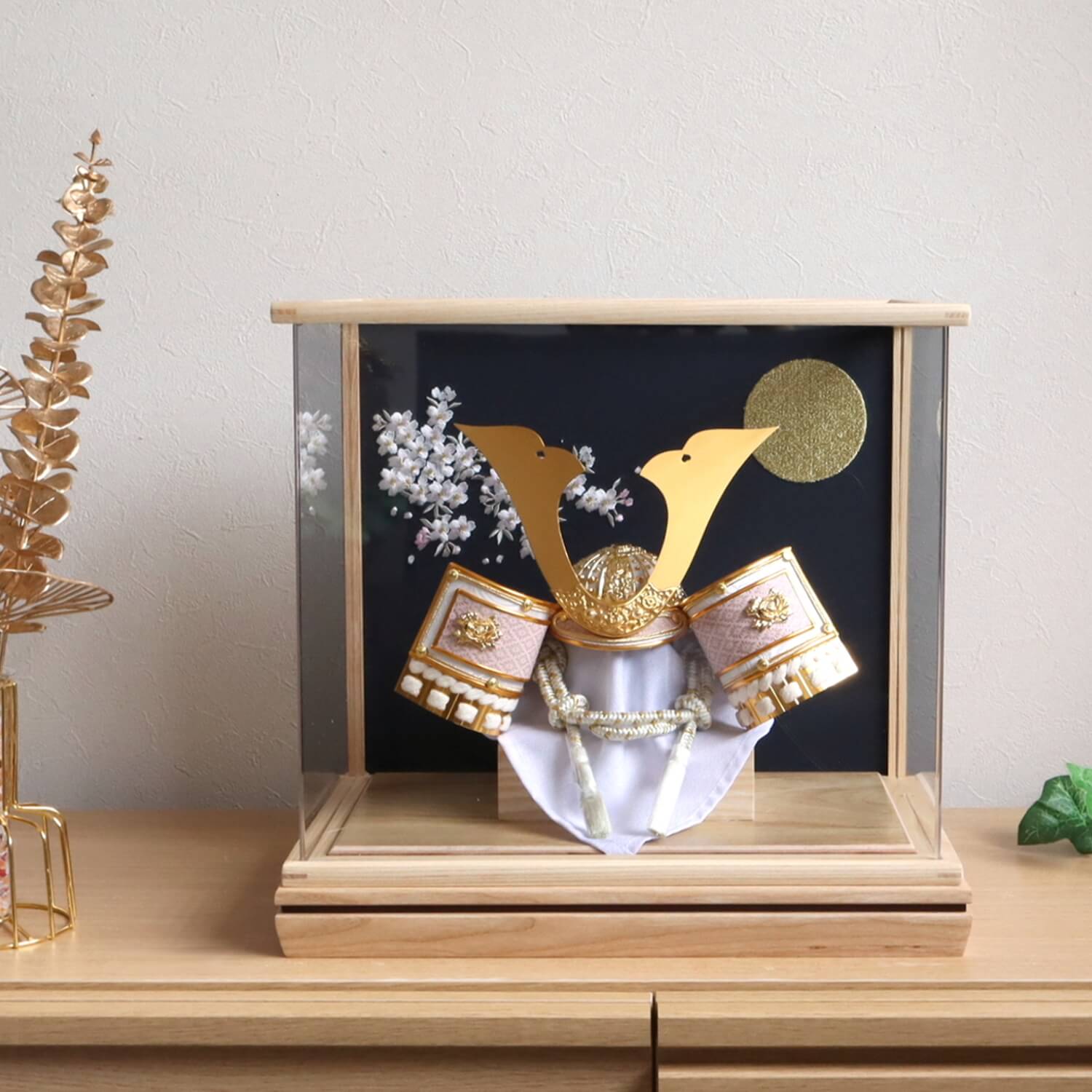 五月人形 ケース飾り 兜 選べる2種類 ☆ アクリルケース 本刺繍「月に
