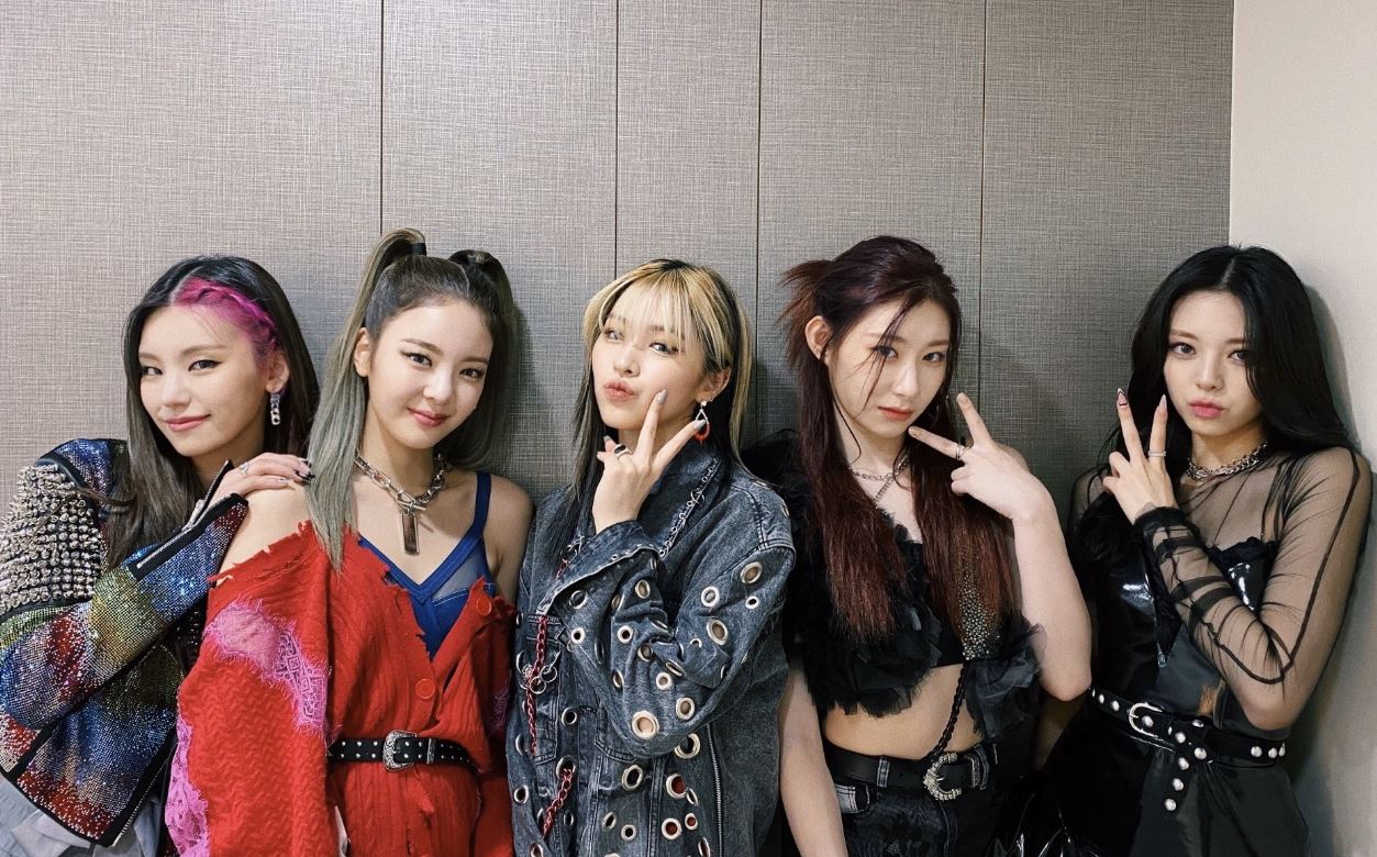 ITZY release 1st album 'Crazy In Love' along with 'LOCO' MV