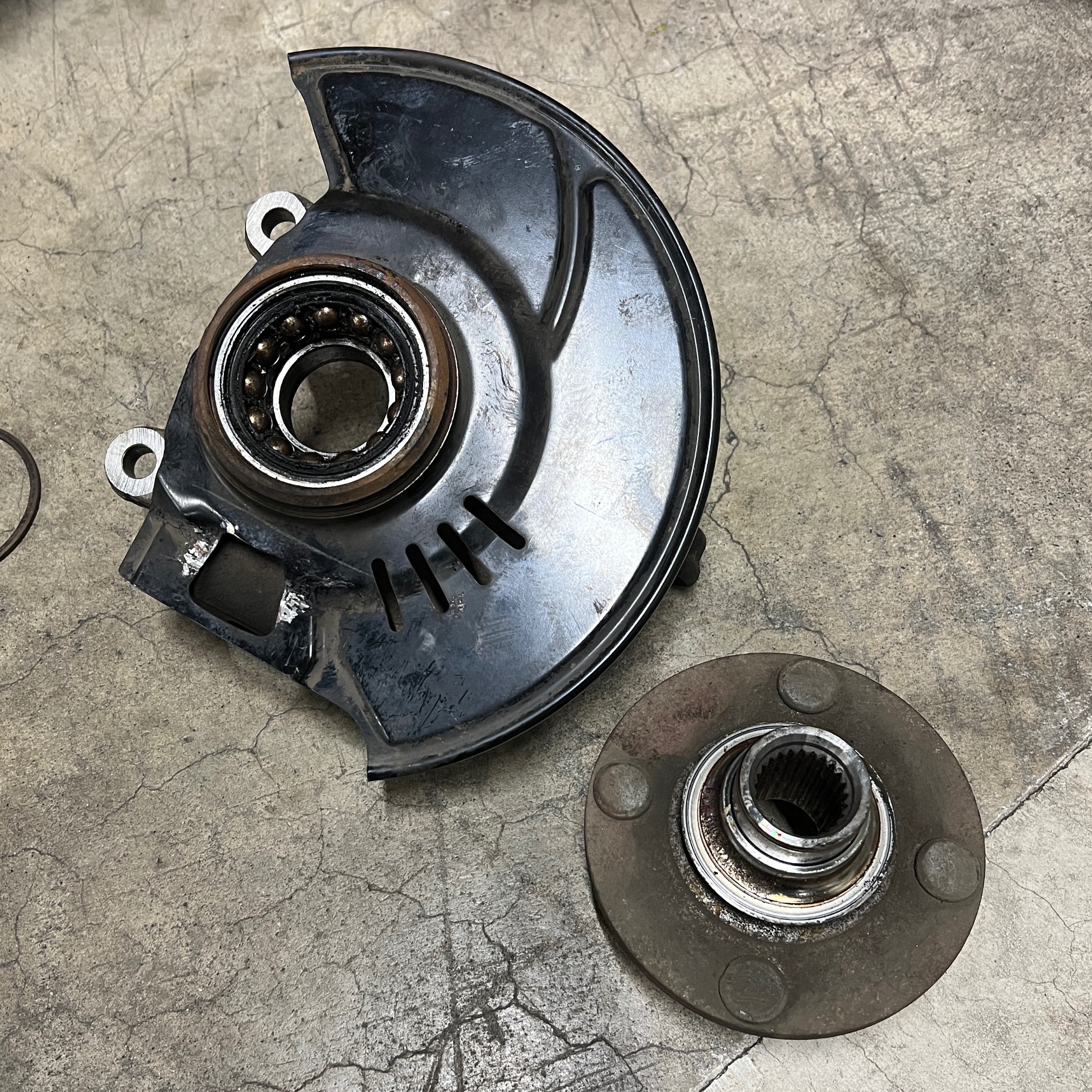 日産ノート　E12　ベアリング　RR　アセンブリ 楽天市場】SNR ハブベアリング フロント HB-N803 ニッサン ノート E12