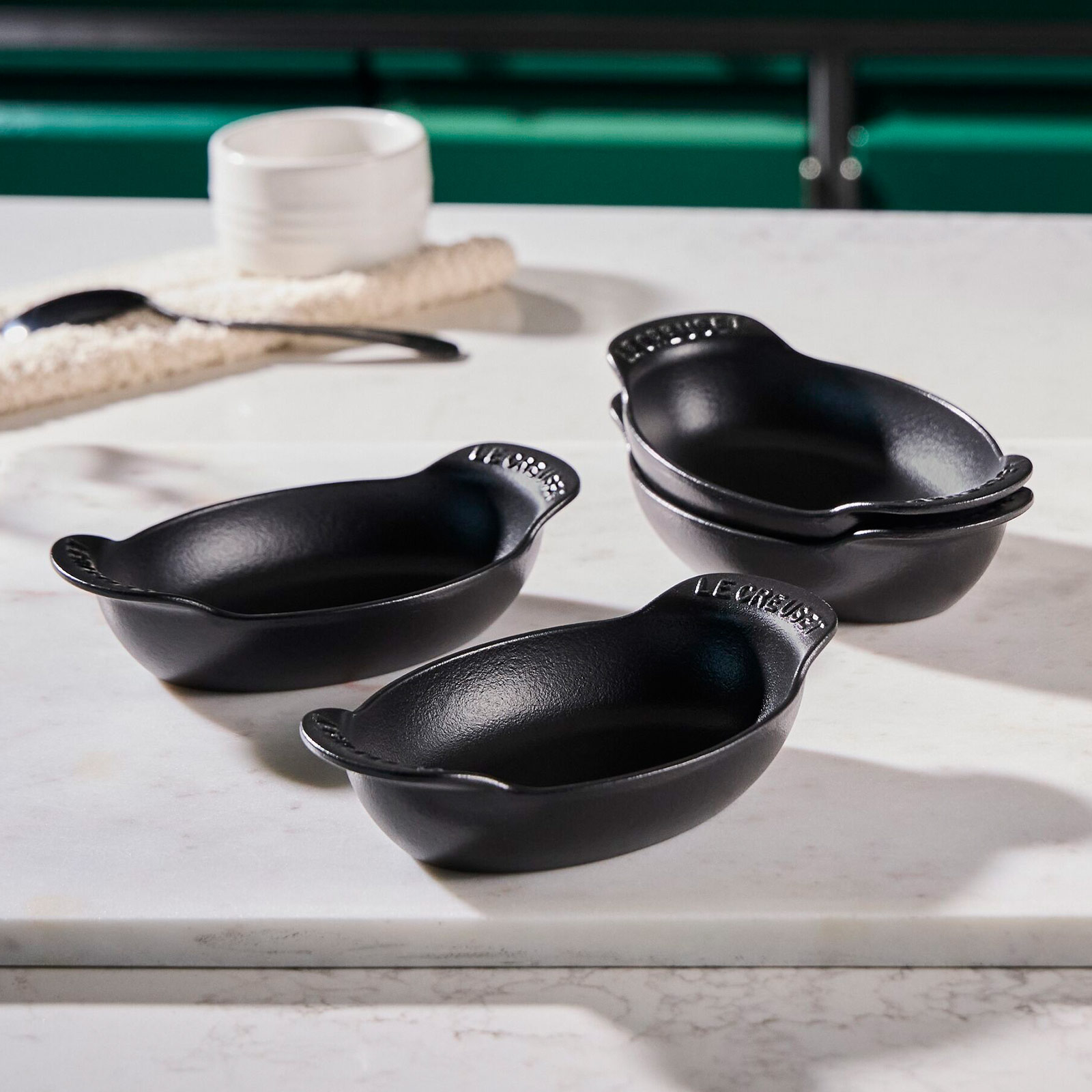 ミニ・オーバル・ディッシュ 15cm (4個入り) マットブラック | 両手鍋