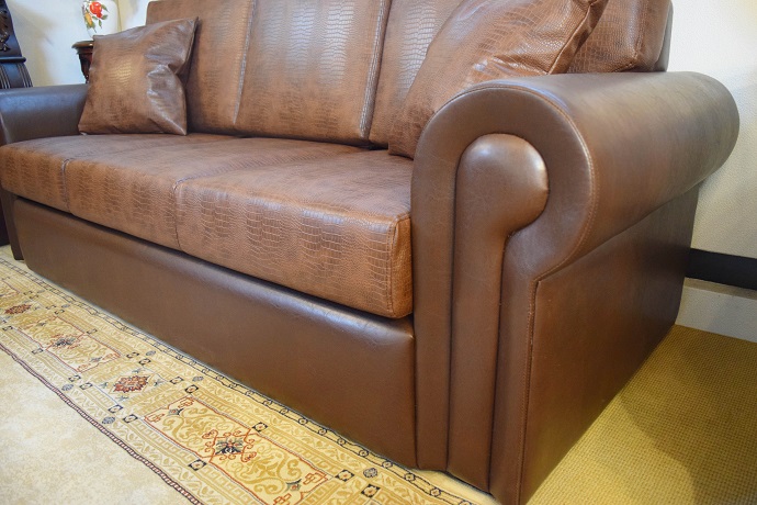 ケンピンスキー3シーター(ケミカルレザー)｜高級輸入家具・クラシック