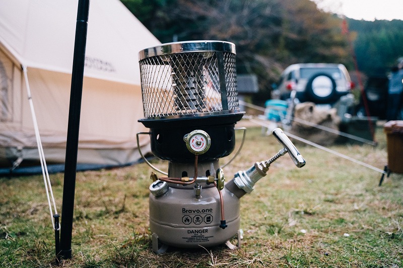 高火力のオムニバーナーで寒空でも暖かく | キャンプ情報メディア