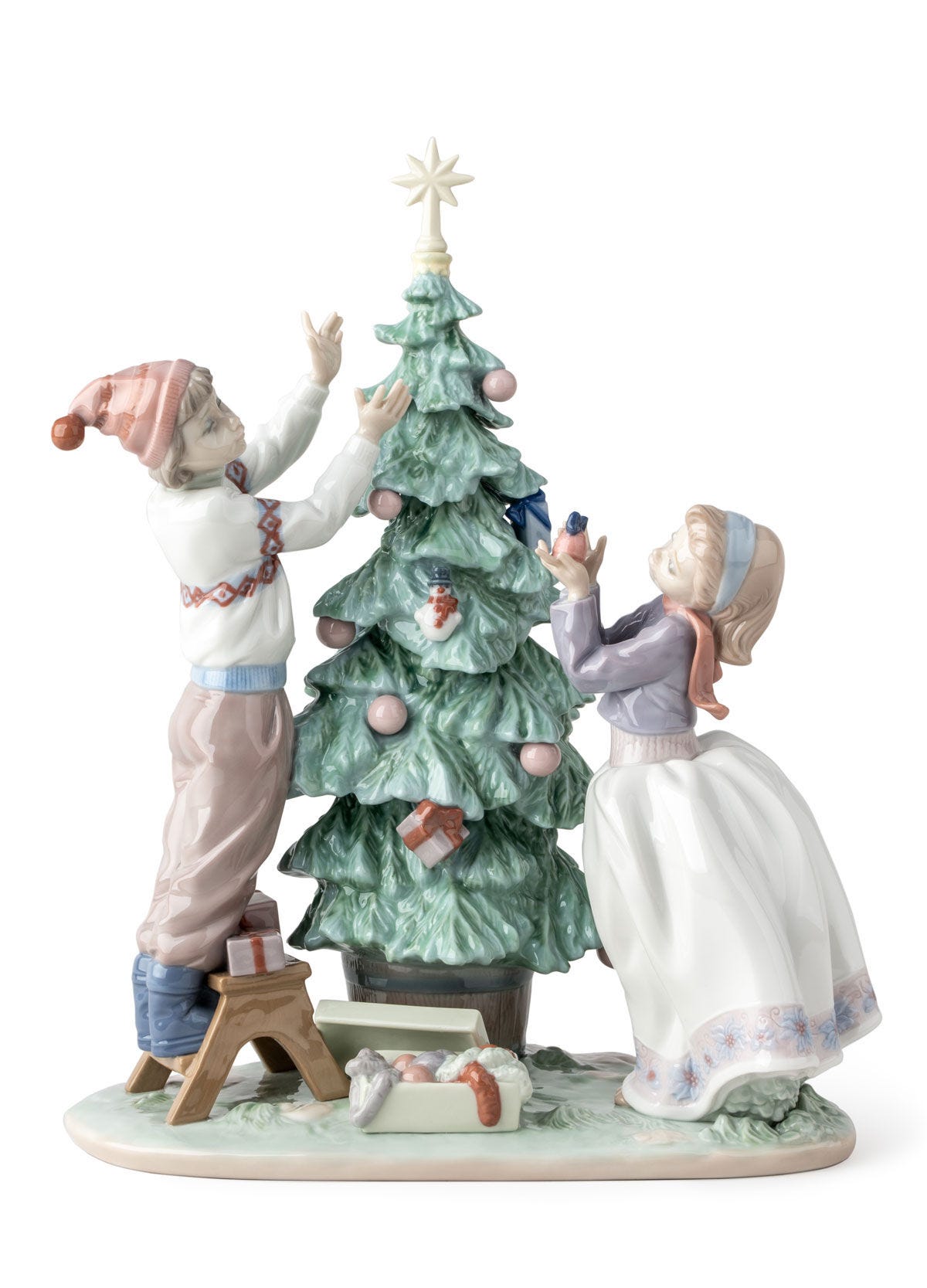 Trimming the tree figurine | Lladró® USA