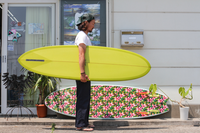 水曜日のオシイタ】TYLER WARRENの極上シングルフィン『TRACKER』6'4