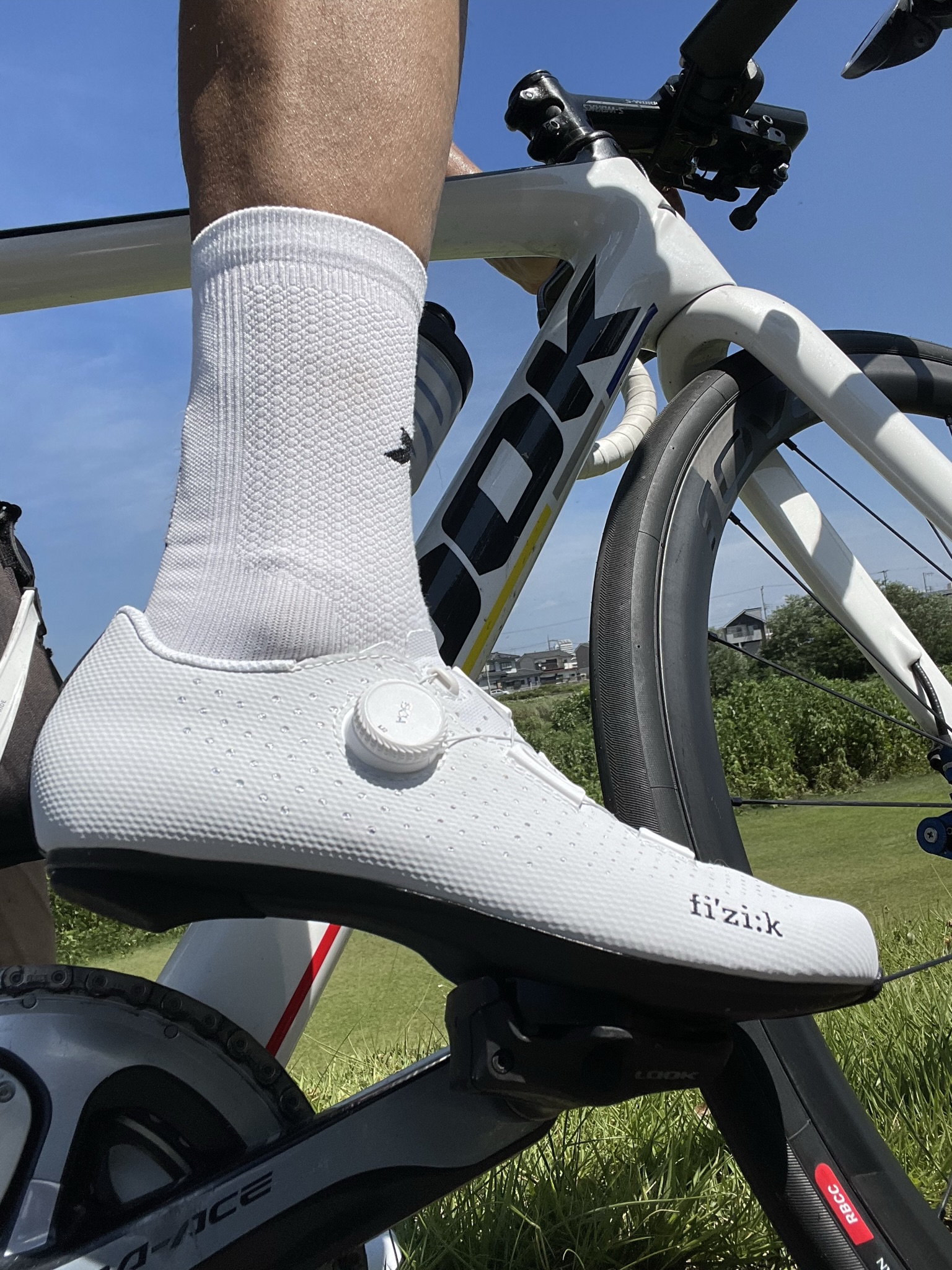 ちょっと高級なおすすめ幅広シューズ Fi'zi:k 『DECOS Carbon ワイド