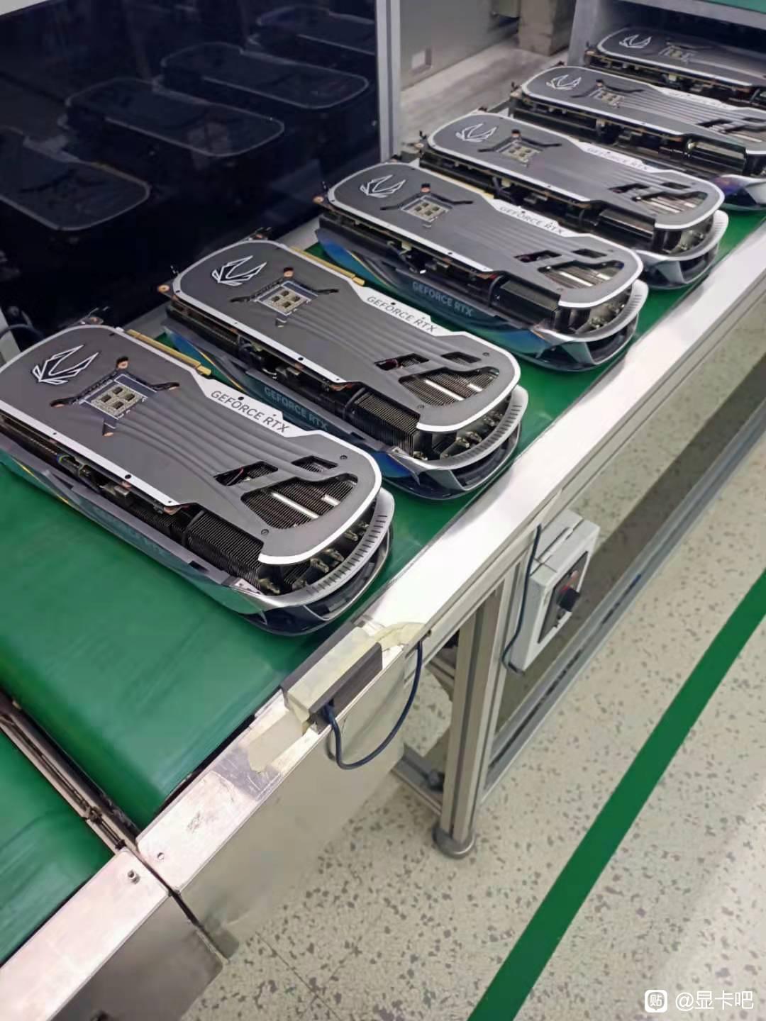 ZOTAC GeForce RTX 4090 AMP Extreme AIROの写真がリーク！めっちゃ