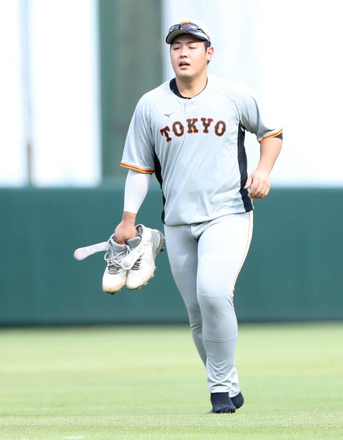 最終価格！巨人岡本和真選手実使用Nike 半袖ウェア G 25 巨人】岡本