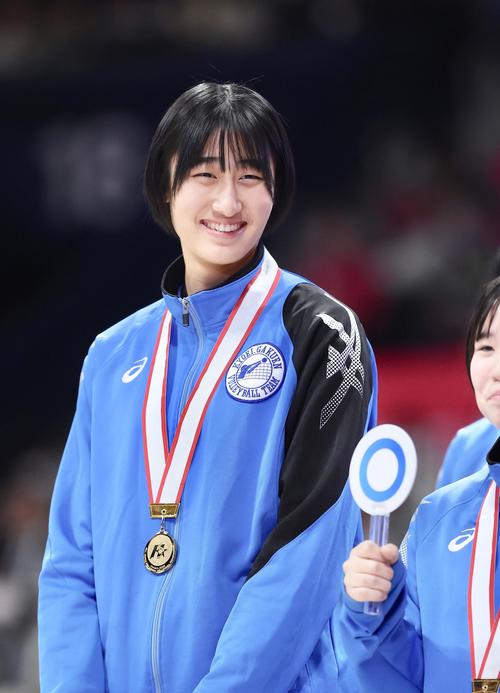 バレー】SVリーグで春高優勝セレモニー 秋本美空は「普段かっこいい