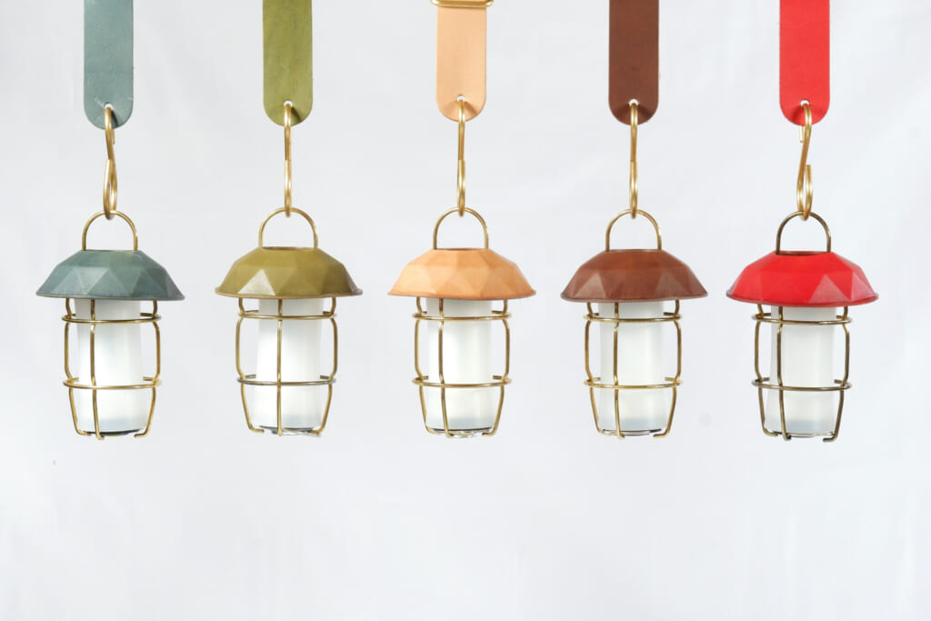 市井の熟練職人技術の結晶！ 世界初の製法で生まれた「革製ランプ