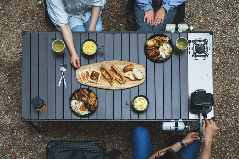 家族や仲間たちと団らん！ シングルバーナー2台を組み込める広々